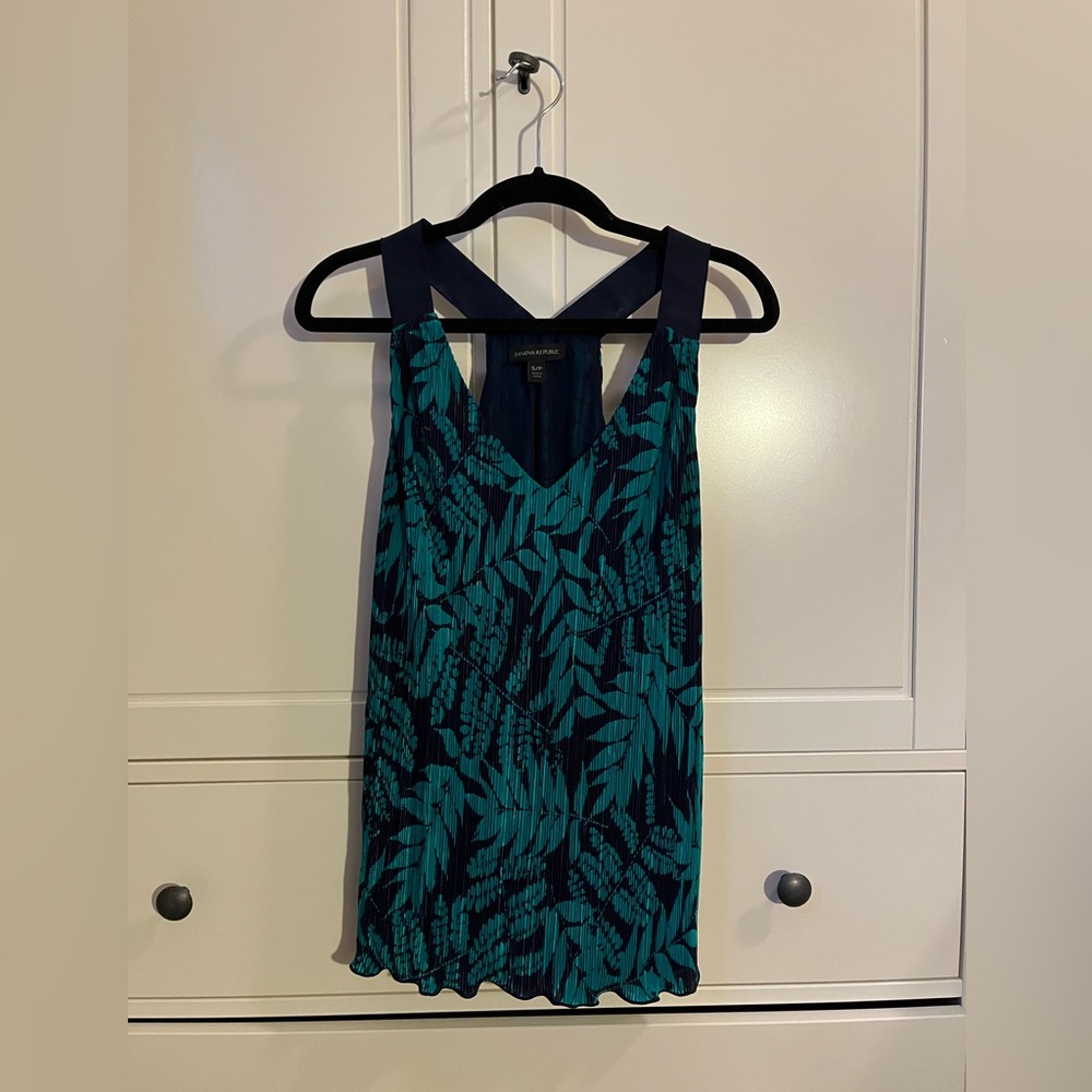 Banana Republic Green and Navy Leaf-Print Sleeveless Top